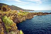 Azzorre, Isola Sao Jorge - Velas. Piscine naturali nei pressi dell'arco naturale.